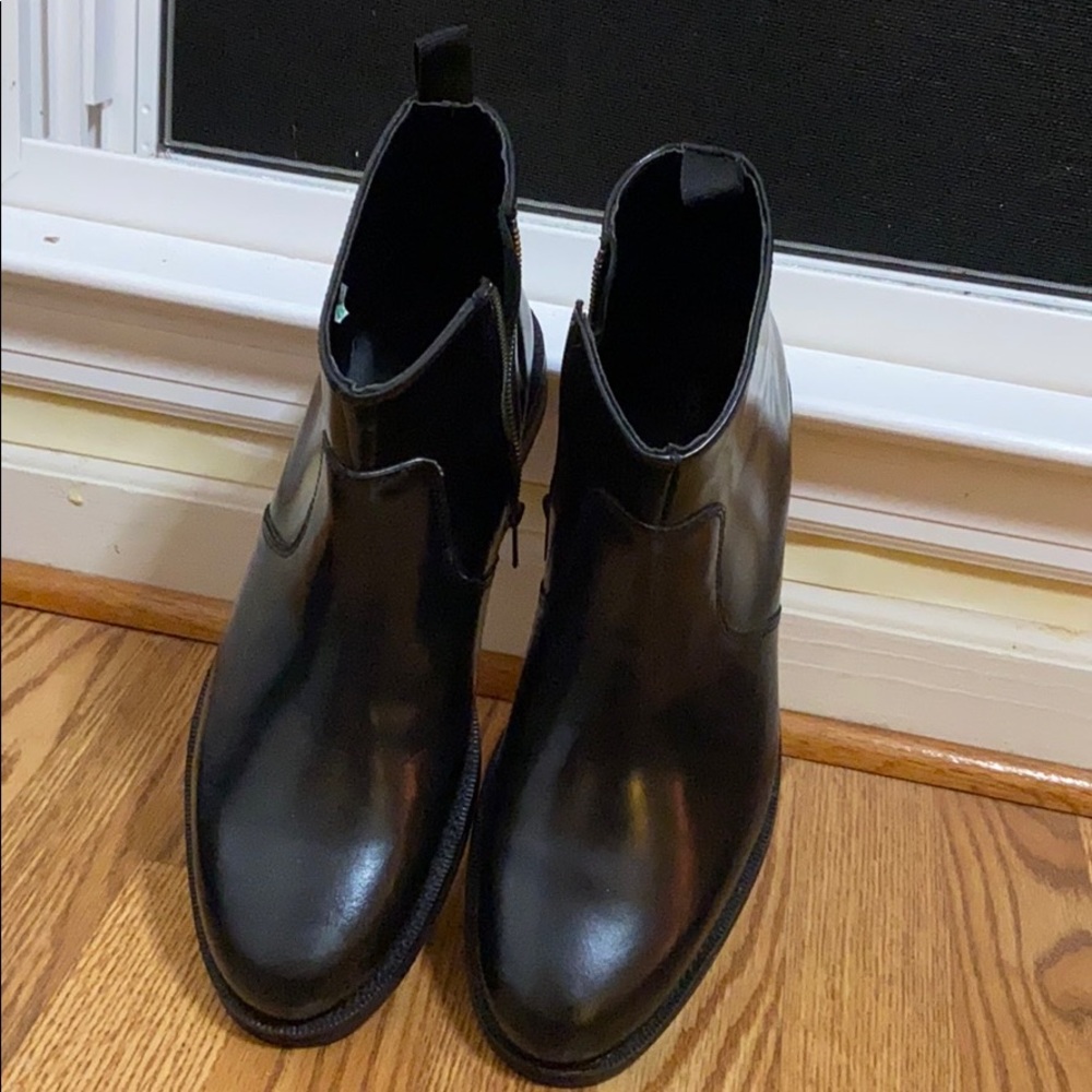 Chelsea Boots - Picture 2 of 3